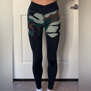 FIRMABS Black/Camo Leggings